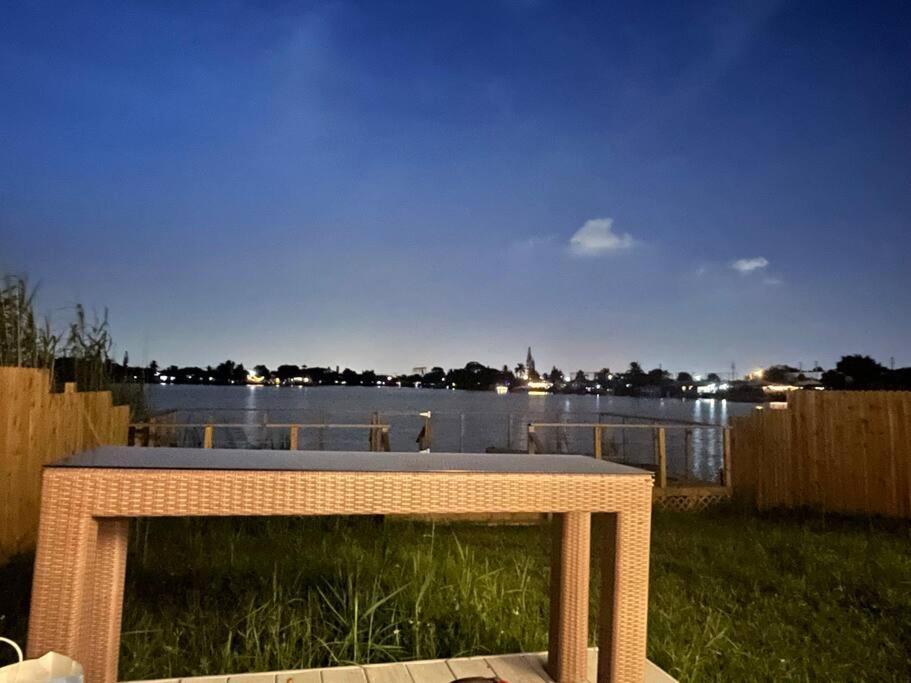 Supervilla - Lakefront - Sunsets, Kayaks, Grill Fort Lauderdale Exterior foto